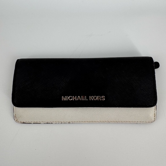 Handbags - Michael Kors Wallet